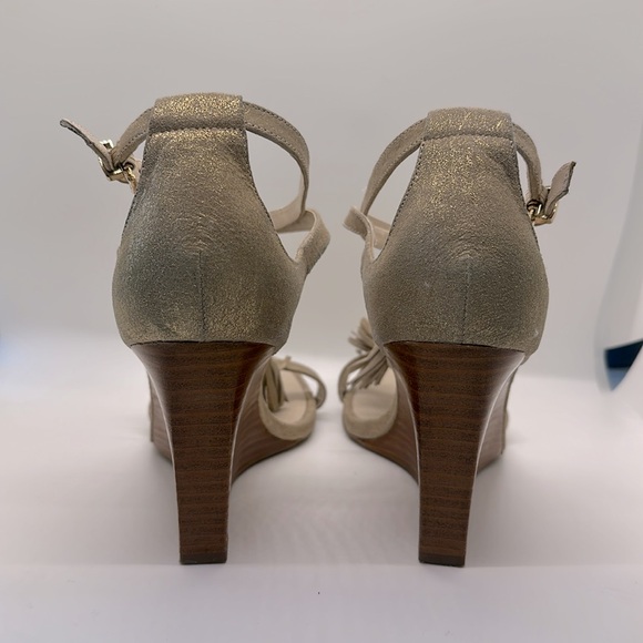 Seychelles Suede Twist Gold Metallic Wedge Heel.  US 9.5 - Picture 4 of 4